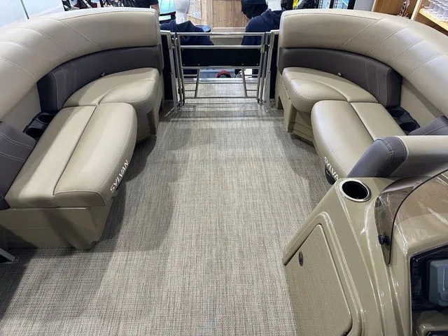 Slide: The Image of Sylvan Mirage 8520 LZ 2025 - 4