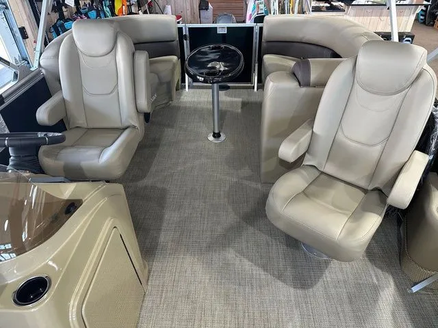 Slide: The Image of Sylvan Mirage 8520 LZ 2025 - 5