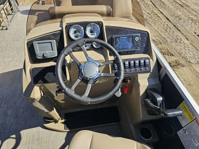 Slide: The Image of Sylvan Mirage 8522 LZ 2025 - 12