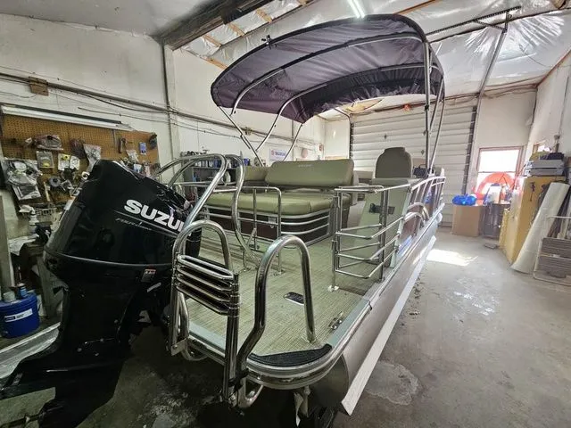 Slide: The Image of Sylvan Mirage 8522 CLZ 2025 - 18