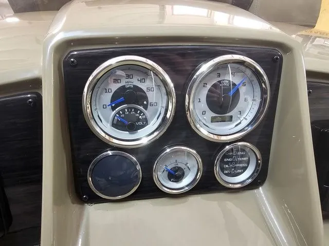 Slide: The Image of Sylvan Mirage 8522 CLZ 2025 - 8