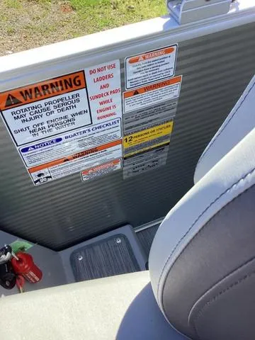 Slide: The Image of 2022 Bennington 24 LSRC boat safety warnings and instructions on interior panel. - 9