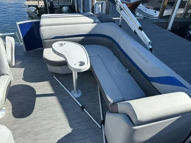 Slide: The Image of Bennington 20SLGX 2022 - 10