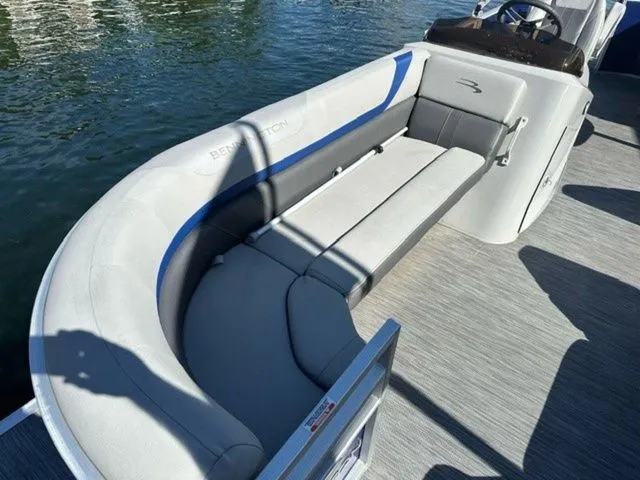 Slide: The Image of Bennington 20SLGX 2022 - 13