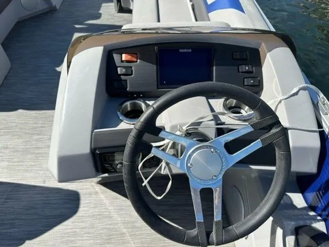 Slide: The Image of Bennington 20SLGX 2022 - 7