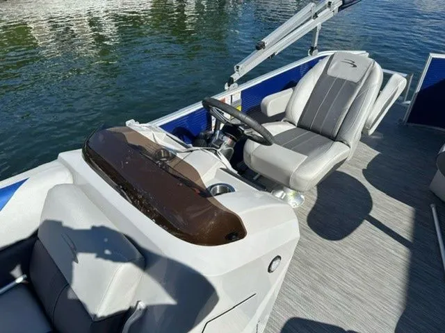 Slide: The Image of Bennington 20SLGX 2022 - 9