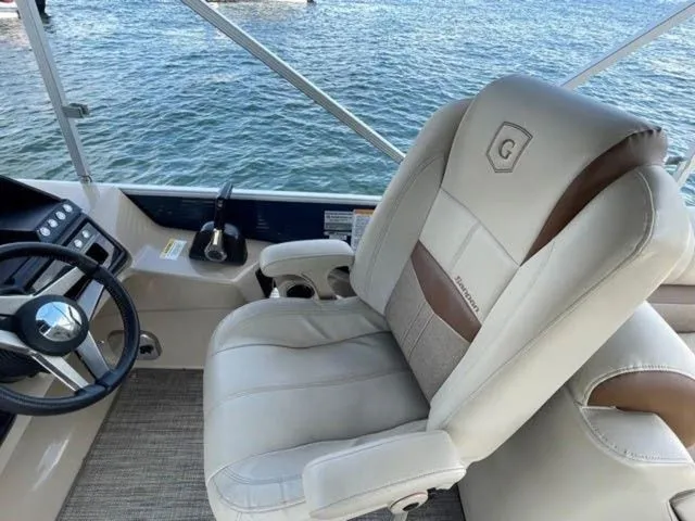 Slide: The Image of Godfrey San Pan 2500 SB 2019 - 18