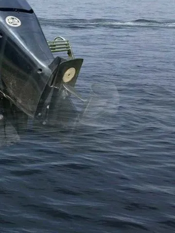 Slide: The Image of Outboard motor of a 2017 Crest 250 SL boat on calm water. - 9