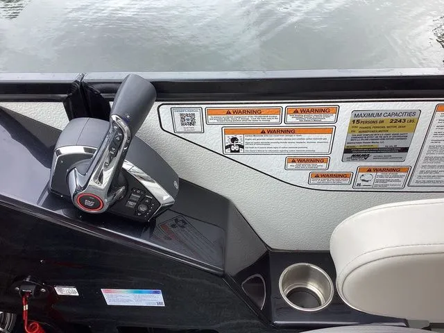 Slide: The Image of Premier 230 Solaris RL 2024 - 6