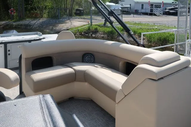 Slide: The Image of Premier 230 SunSation Angler 2024 - 10