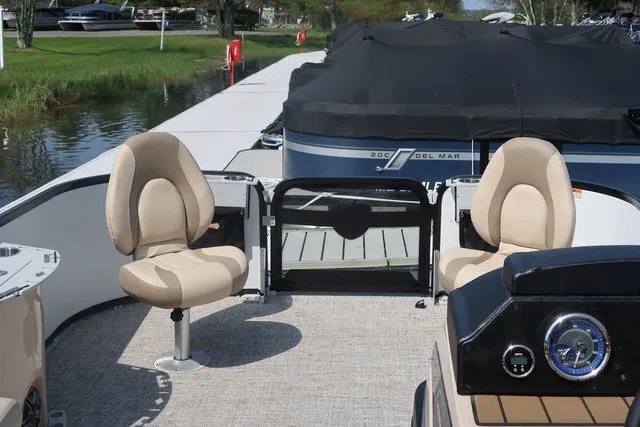 Slide: The Image of Premier 230 SunSation Angler 2024 - 11