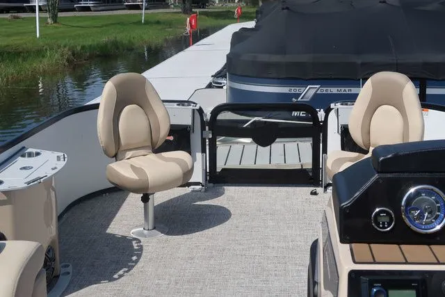 Slide: The Image of Premier 230 SunSation Angler 2024 - 12