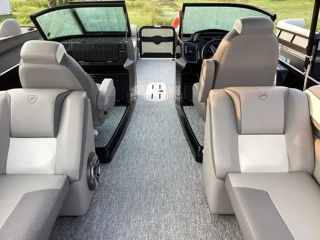 Slide: The Image of Premier 250 Solaris Sport 2024 - 12