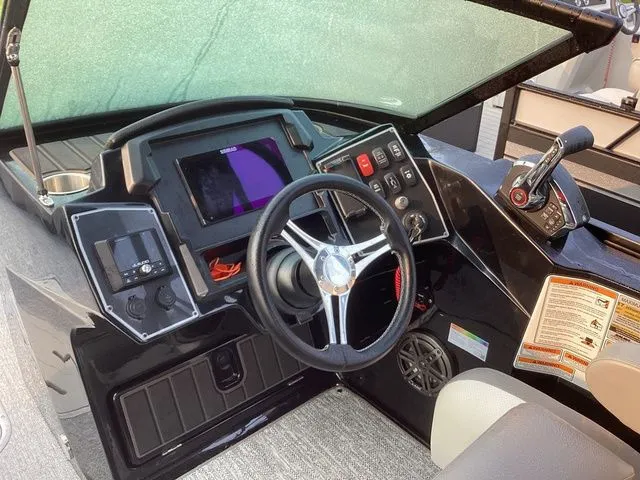 Slide: The Image of Premier 250 Solaris Sport 2024 - 5