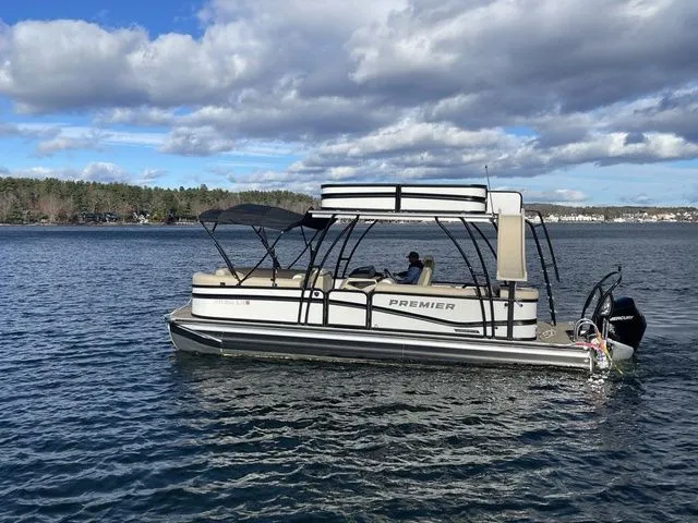 Slide: The Image of Premier 250 Solaris Upper Deck 2024 - 1