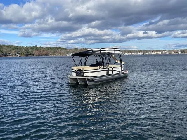 Slide: The Image of Premier 250 Solaris Upper Deck 2024 - 2