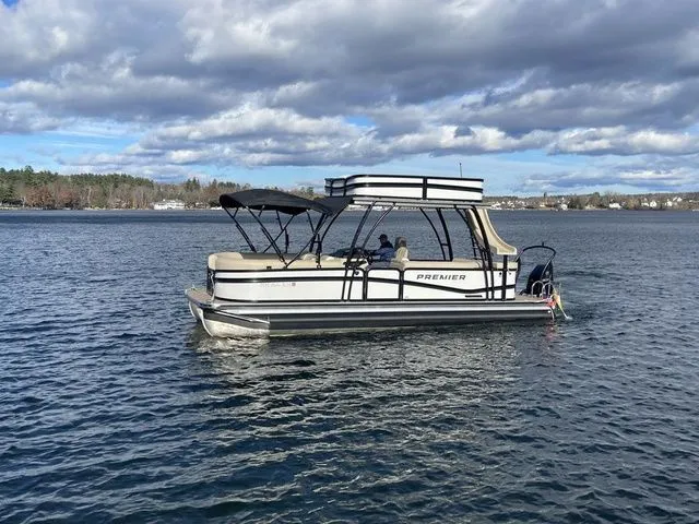 Slide: The Image of Premier 250 Solaris Upper Deck 2024 - 4