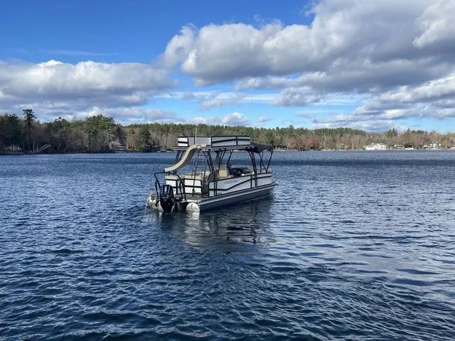 Slide: The Image of Premier 250 Solaris Upper Deck 2024 - 7