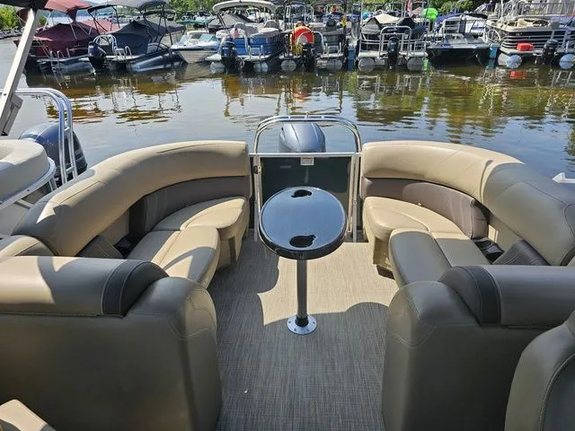 Slide: The Image of Sylvan Mirage 8522 LZ 2024 - 8