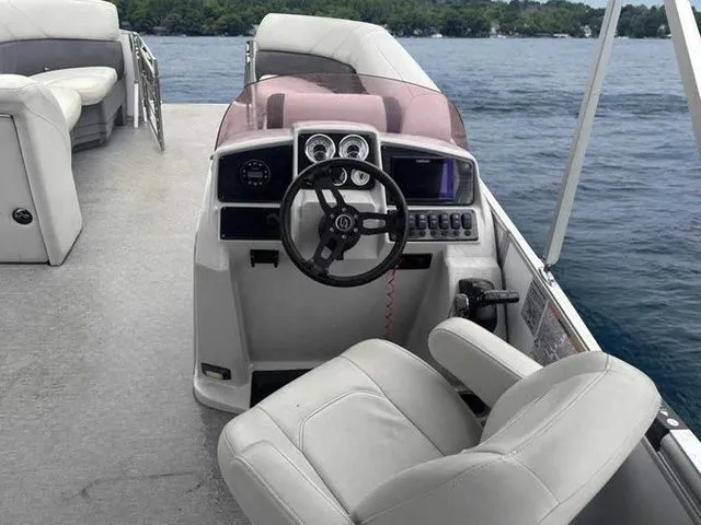 Slide: The Image of Sylvan 8524 Mirage LZ 2022 - 12