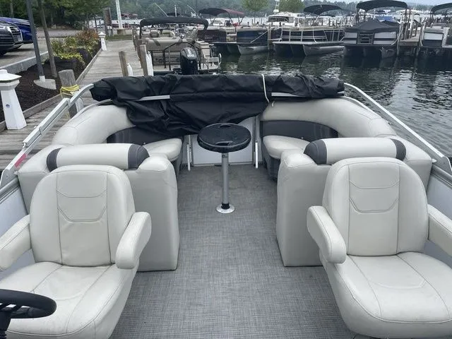 Slide: The Image of 2022 Sylvan 8522 LZ pontoon boat with spacious seating at a marina dock. - 4