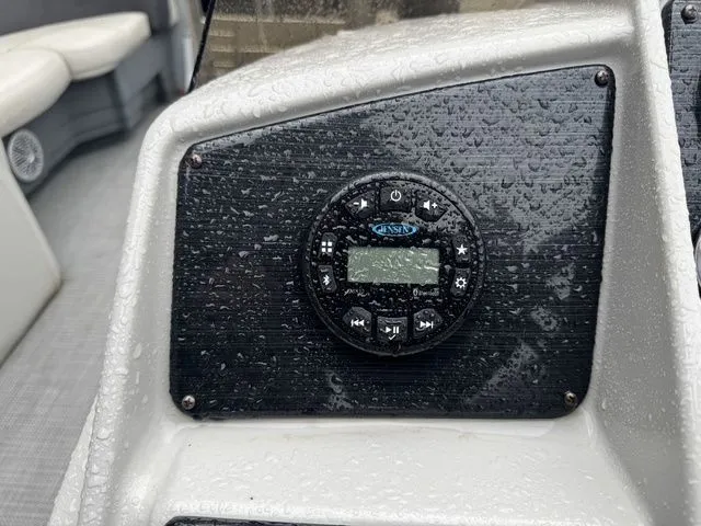 Slide: The Image of Raindrops on Sylvan 8522 LZ 2022 boat dashboard with Jensen audio system. - 19