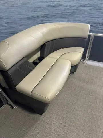 Slide: The Image of Sylvan 8520 LZ 2022 - 8