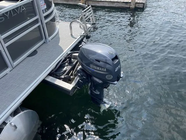 Slide: The Image of 2022 Sylvan 8520 LZ pontoon boat with Yamaha 25 outboard motor on water. - 6