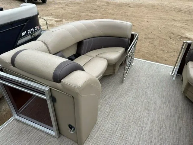 Slide: The Image of Sylvan Mirage 8522 LZ 2022 - 8