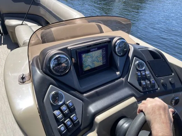 Slide: The Image of 2023 Sylvan L-5 CLZ boat dashboard with navigation system on a sunny day. - 12