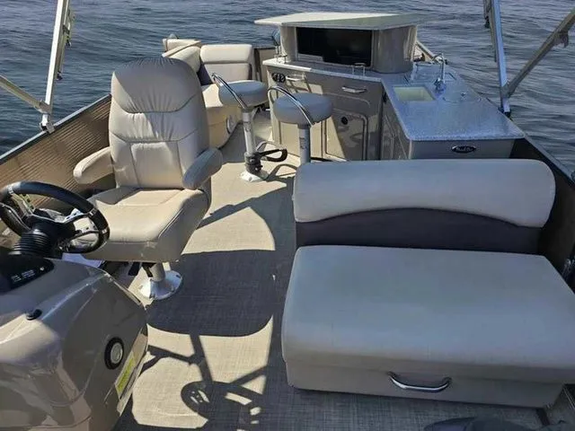 Slide: The Image of Premier Captiva 260 BAR 2015 - 12