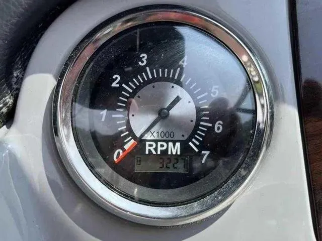 Slide: The Image of Tachometer of 2021 Chaparral 21 SSI Sport showing RPM at 3.2. - 19