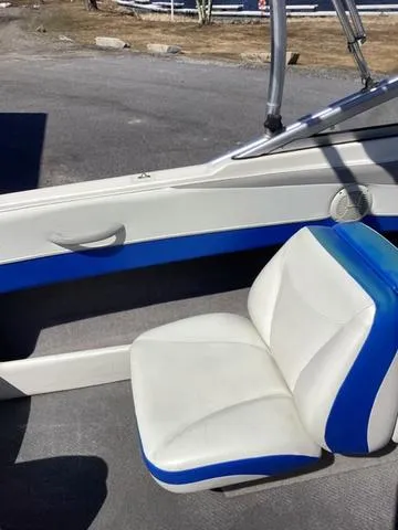 Slide: The Image of 2007 Bayliner HSP 190 boat interior with white and blue seating. - 11