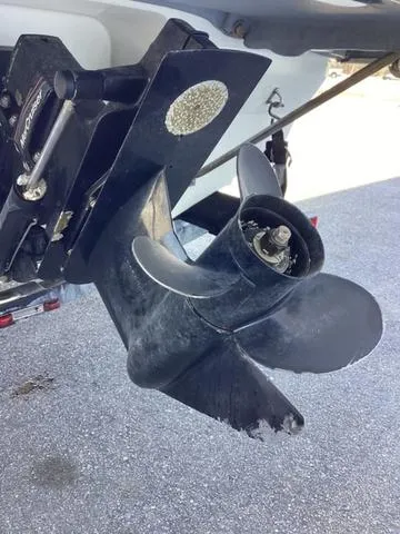 Slide: The Image of Damaged propeller of 2007 Bayliner HSP 190 boat on pavement. - 19