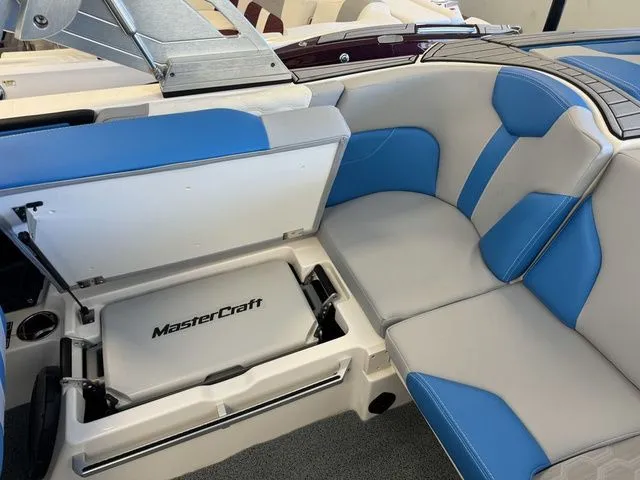 Slide: The Image of MasterCraft XT20 2024 - 10