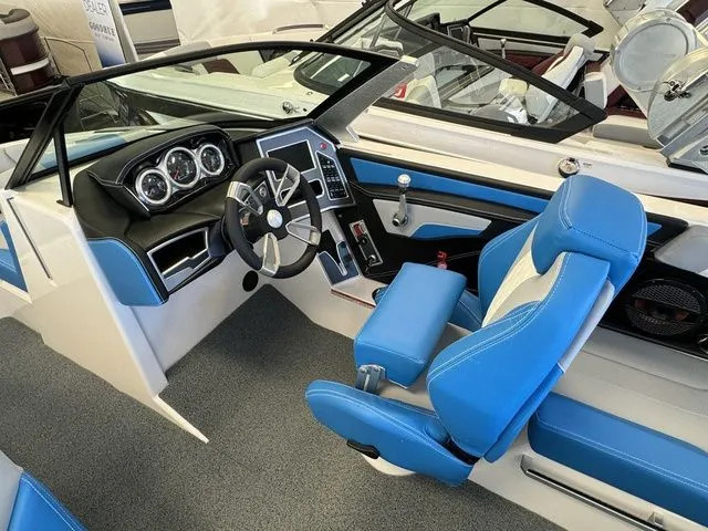 Slide: The Image of MasterCraft XT20 2024 - 14