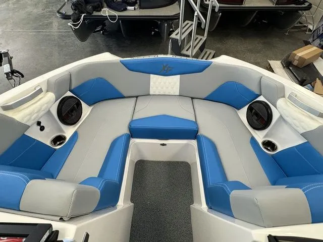 Slide: The Image of MasterCraft XT20 2024 - 16
