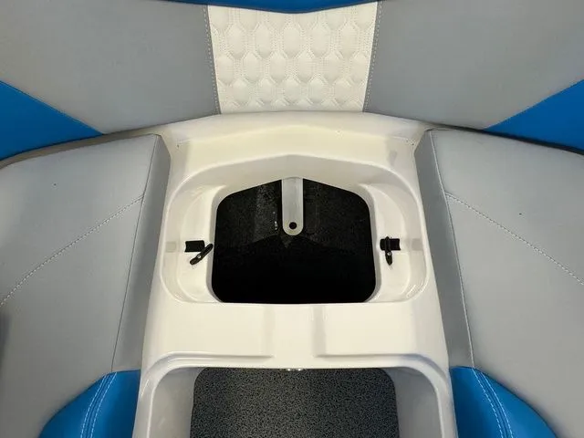 Slide: The Image of MasterCraft XT20 2024 - 17