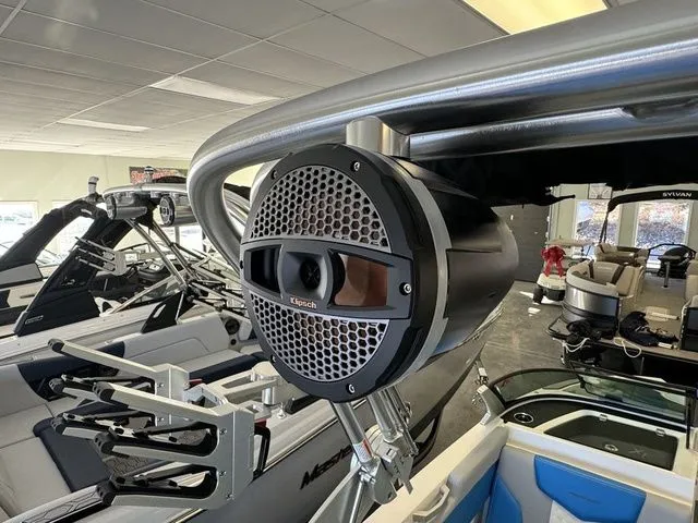 Slide: The Image of MasterCraft XT20 2024 - 19