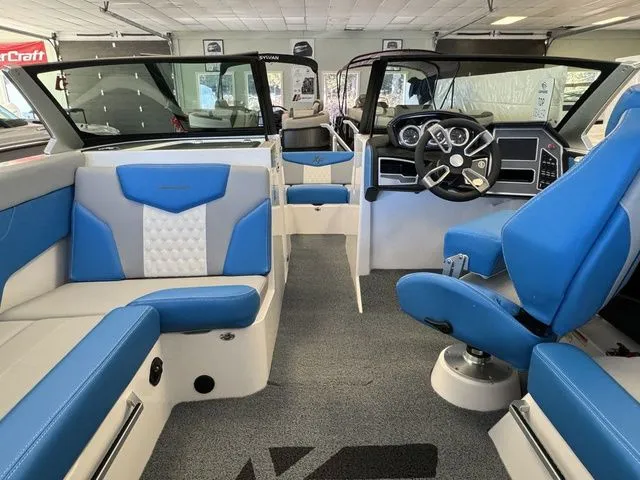 Slide: The Image of MasterCraft XT20 2024 - 7