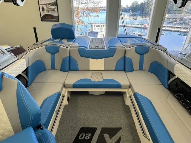Slide: The Image of MasterCraft XT20 2024 - 8