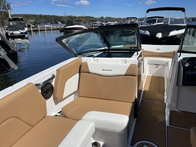 Slide: The Image of MasterCraft NXT24 2024 - 10