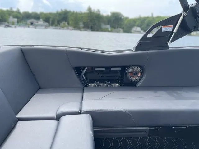 Slide: The Image of MasterCraft NXT22 ICON PACKAGE 2025 - 14