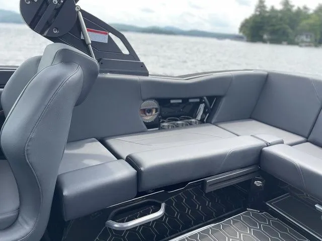 Slide: The Image of MasterCraft NXT22 ICON PACKAGE 2025 - 15