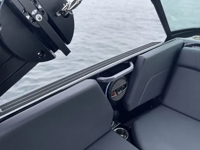 Slide: The Image of MasterCraft NXT22 ICON PACKAGE 2025 - 19