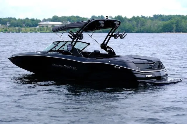 Slide: The Image of MasterCraft NXT22 ICON PACKAGE 2025 - 8
