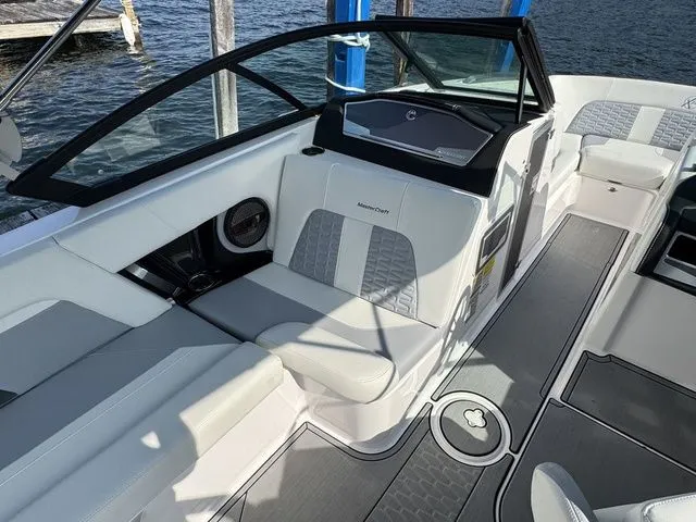 Slide: The Image of MasterCraft X22 2024 - 13