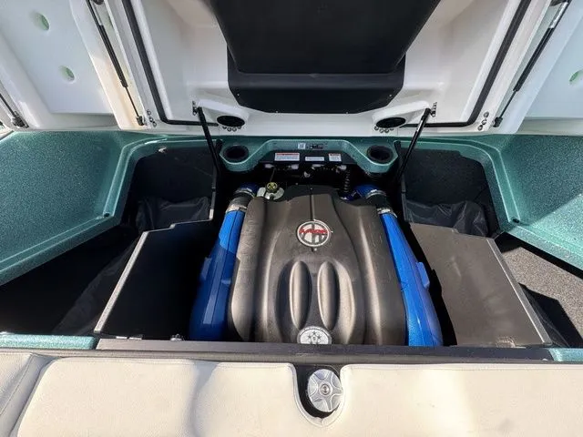 Slide: The Image of MasterCraft X22 2024 - 19