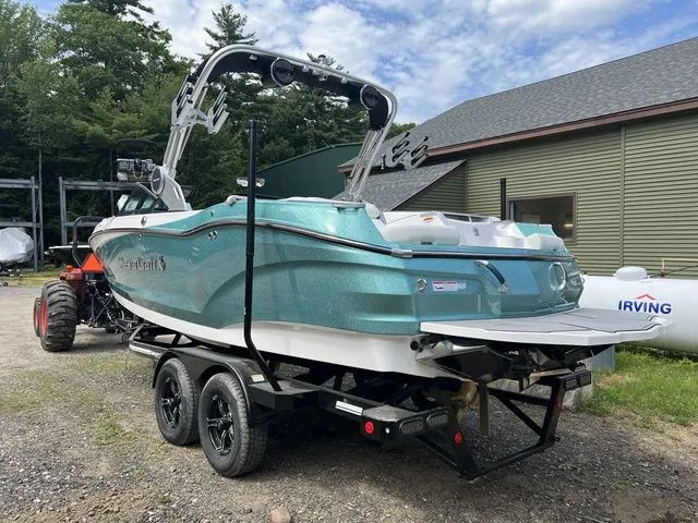 Slide: The Image of MasterCraft X22 2024 - 21