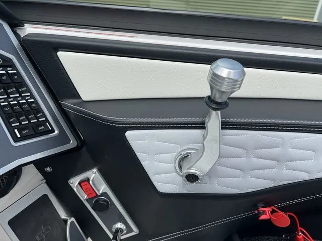 Slide: The Image of MasterCraft X22 2024 - 26